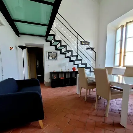 La Apartments: Sardinia-corsica Gateway With Secure Parking Apartment Livorno