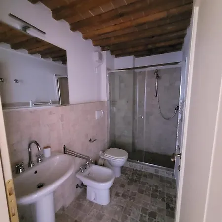 La Apartments: Sardinia-corsica Gateway With Secure Parking Livorno
