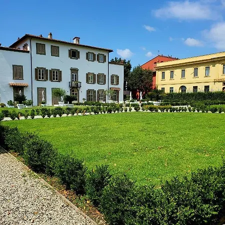 La Apartments: Sardinia-corsica Gateway With Secure Parking Livorno