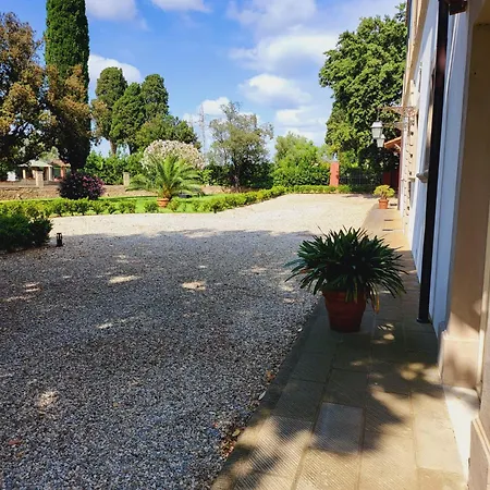Apartment La Apartments: Sardinia-corsica Gateway With Secure Parking Livorno