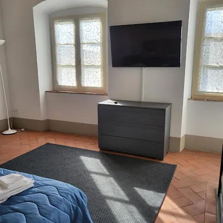 La Apartments: Sardinia-corsica Gateway With Secure Parking Livorno
