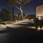 La - Convenient For Sardinia And Corsica - 4 Beds - Private Parking Included With Apartment *