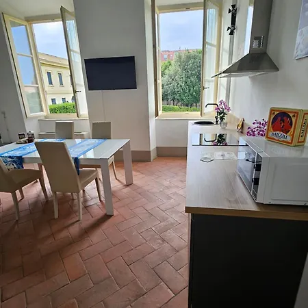 La - Convenient For Sardinia And Corsica - 4 Beds - Private Parking Included With Apartmán Livorno